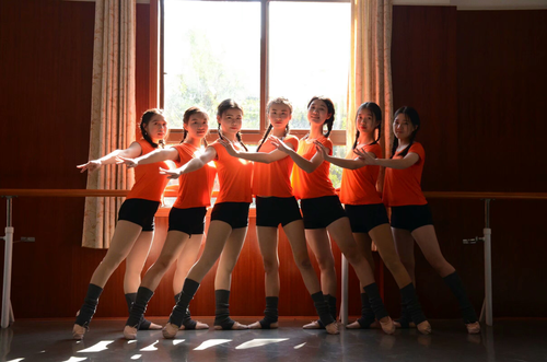 学院举办“改革开放四十年，展我中华礼仪风”第四届礼仪风采大赛