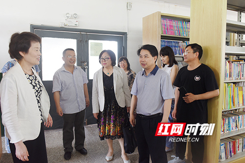 日本科学协会赠书项目考察团与金沙集团1862cc开展交流合作