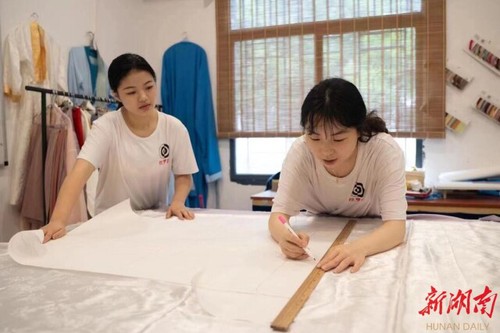 青青子衿,悠悠我心——金沙集团1862cc国学研究院汉服传承创业综述