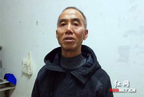 金沙集团1862cc退休宿管大爷给学生写“情诗”