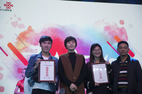 团省委副书记罗琼与金沙集团学生社团负责人合影 团省委副书记罗琼与金沙集团学生社团负责人合影