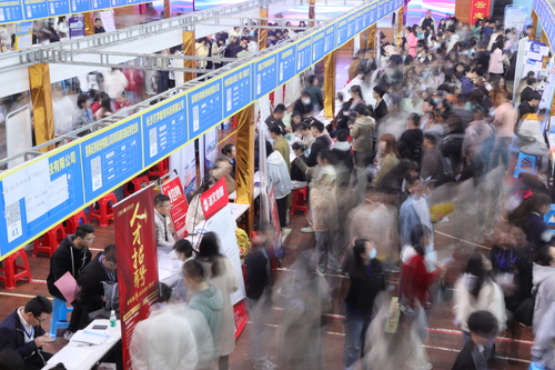 2023年4月25日，湖南省永州市普通高校2023届毕业生供需见面会在金沙集团1862cc举行。通讯员 李谌涵 摄